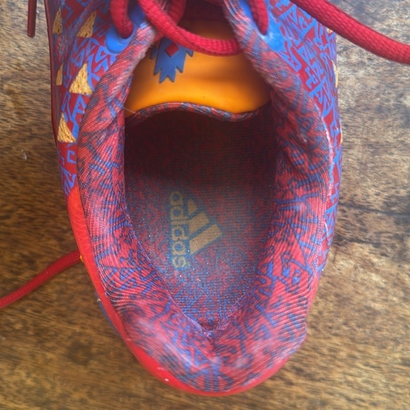 Athletic_Shoes